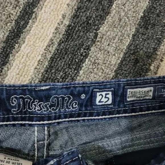 Miss Me Cutoff Bling shorts. Size 25 - Picture 5 of 8